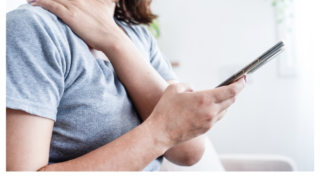 スマホを見る時間が増えて…首や肩辛くなっていない?
